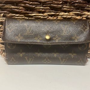 Authentic Louis Vuitton Wallet/ dust bag included